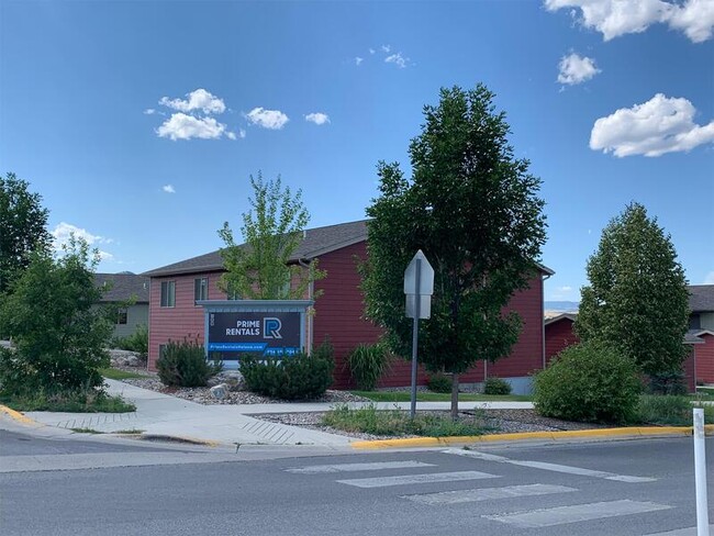 Building Photo - 560 Raven Run St