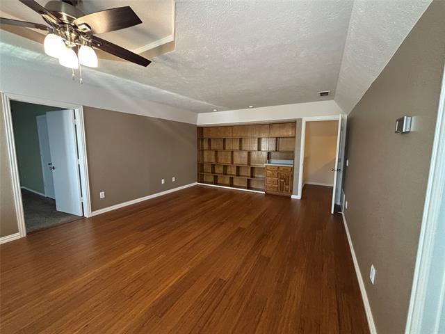 Building Photo - 3300 Wells Dr
