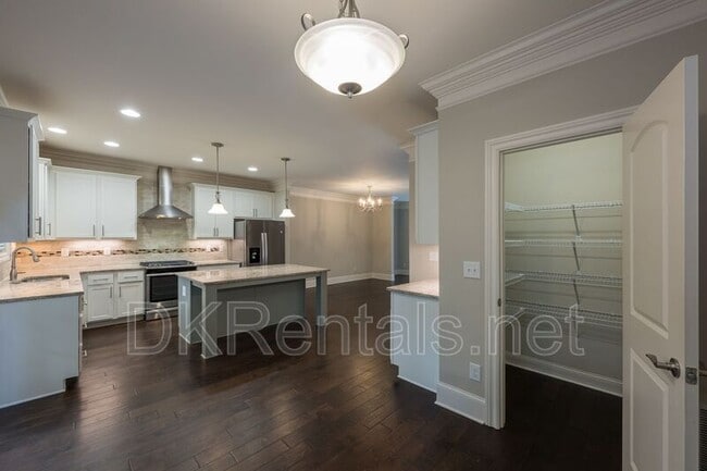 Building Photo - 921 Hickory Leaf Ct SE