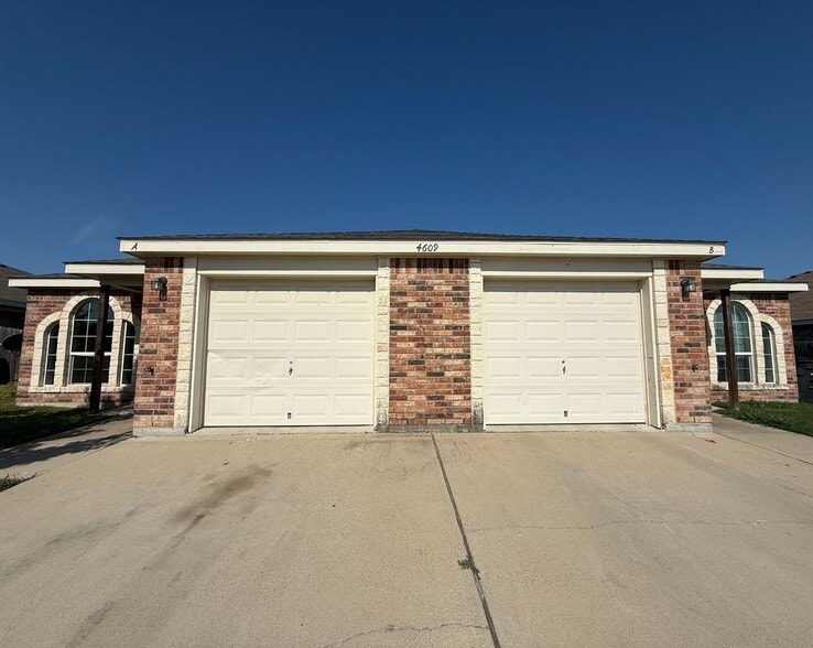 Building Photo - 4609 Waterproof Dr