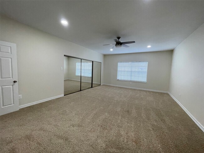 Building Photo - 640 Wilcrest Dr