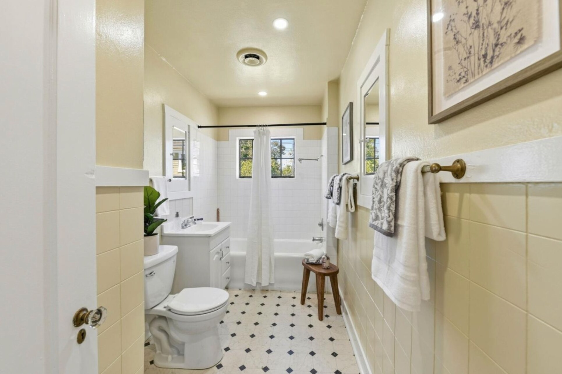 Bathroom - 181 College Way