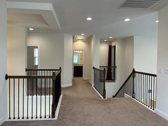 Building Photo - 3005 Zelma Dr