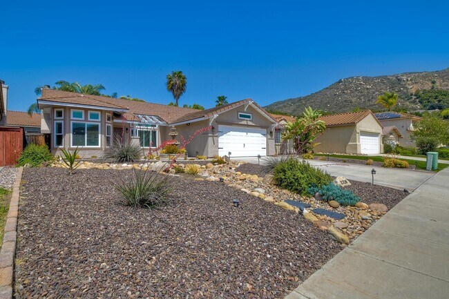 Building Photo - 3358 Lake Cir Dr