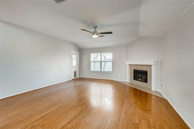 Building Photo - 1504 Julianas Way