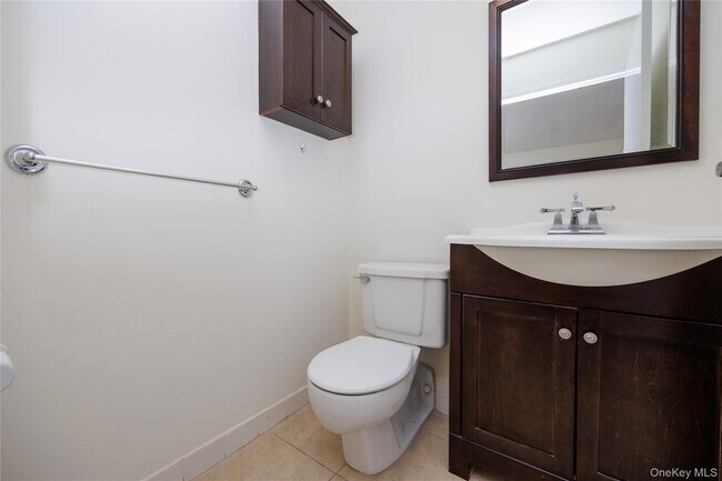 Building Photo - 100 W Broadway