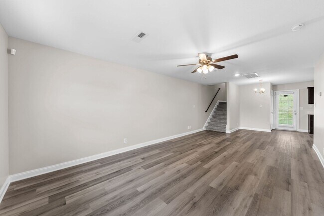Building Photo - Move-In Special Available! Beautiful Home! Coming Soon!