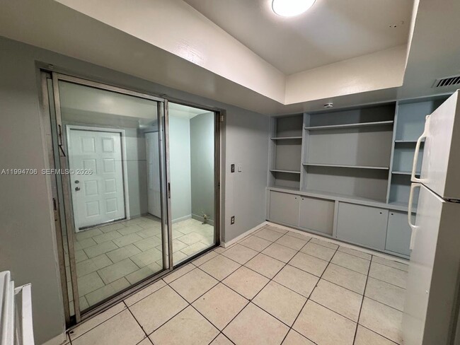 Building Photo - 5440 SW 38th Ct