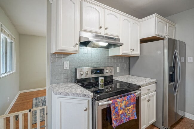 Building Photo - 1005 Chevy Chase Ln