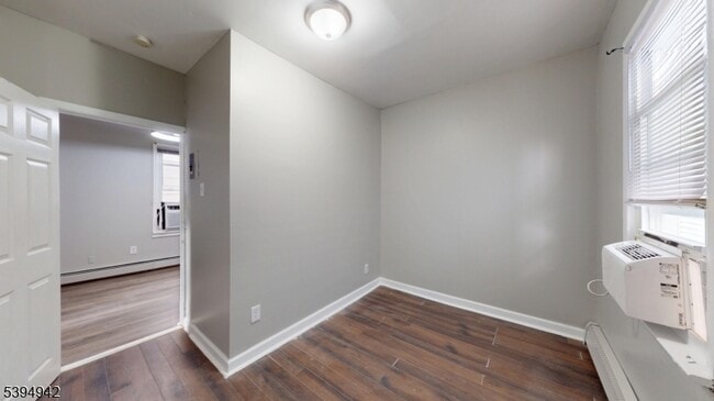 Building Photo - 277 2nd Ave W