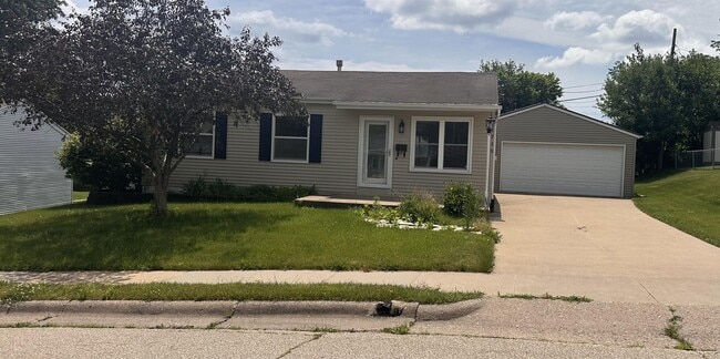 Building Photo - 1710 Scenic View Dr