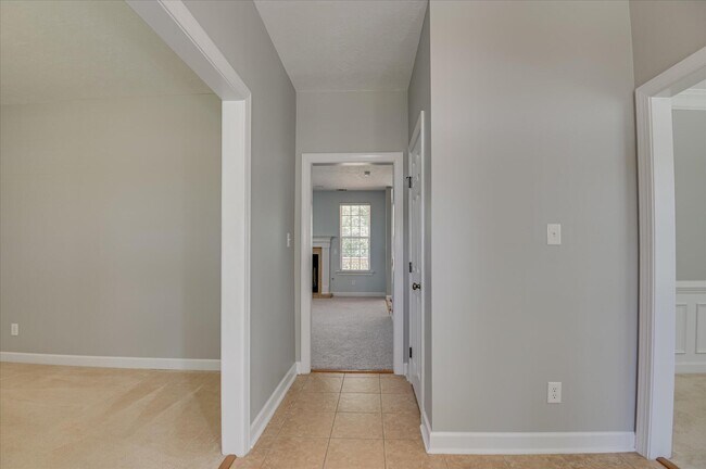 Building Photo - 158 Kenilworth Dr