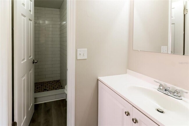 Building Photo - 9201 Balfern Ct