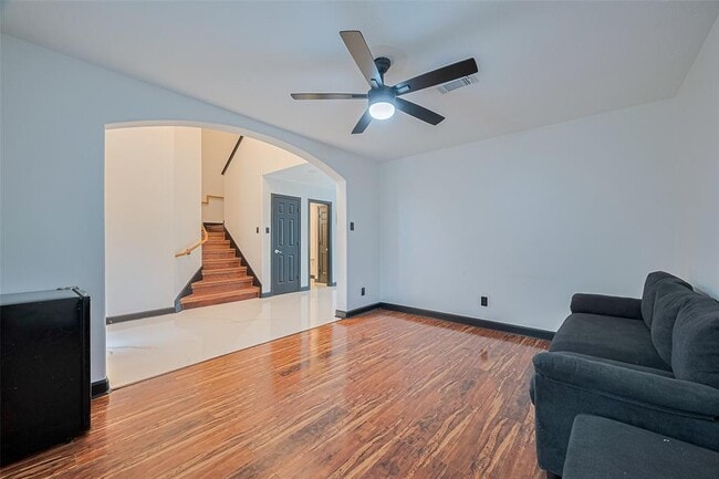 Building Photo - 13703 Broad Oaks Ln