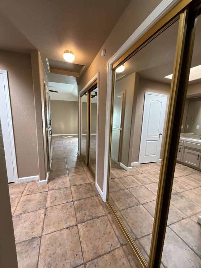 Building Photo - Spacious Four Bedroom Home in Figarden Loo...