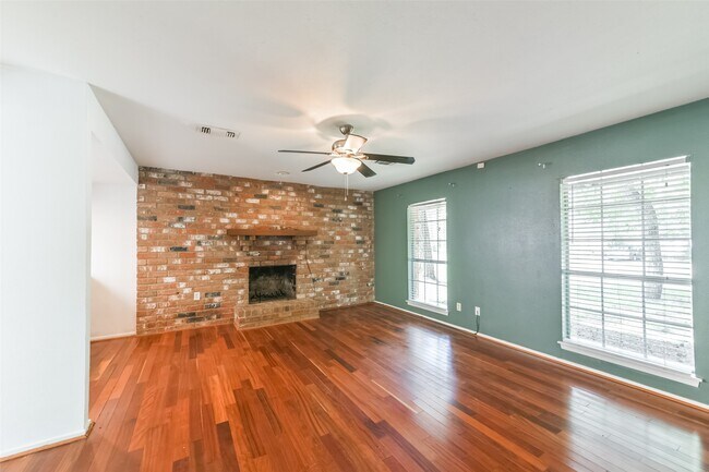 Building Photo - 2203 Riverford Dr