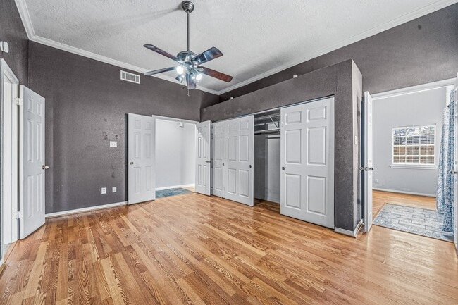 Building Photo - 15974 Oak Mountain Dr