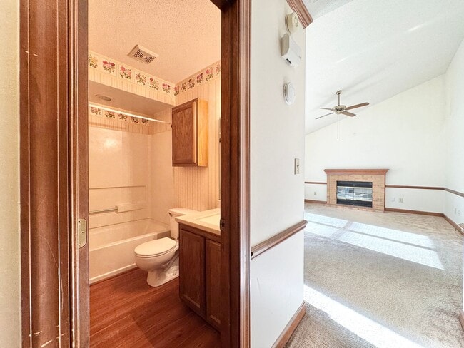 Building Photo - 2 Bedroom Townhome in Homeplace at Adams Farm