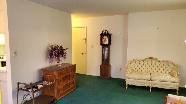 Unit entrance - 315 Solon Rd