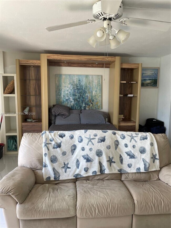 Building Photo - 6484 Indian Creek Dr