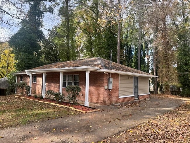 Building Photo - 2191 Beecher Cir SW