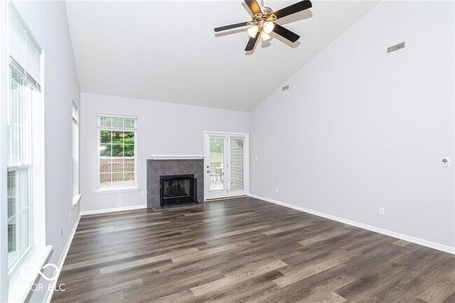 Building Photo - 10272 Lakeland Dr