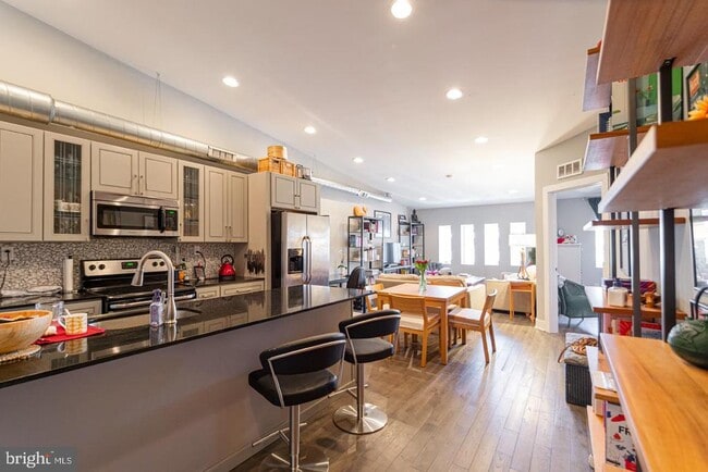 Building Photo - 135 N 3rd St