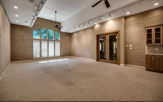 Building Photo - 217 Mecca Dr