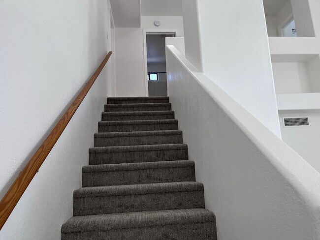 Building Photo - COMING SOON! 3 bed 3 bath Town house with ...