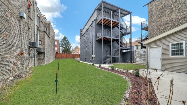 Building Photo - 2704 W 24th Pl