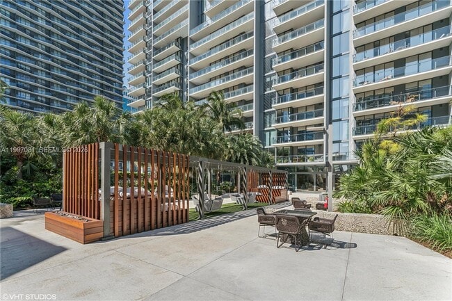 Building Photo - 88 SW 7th St