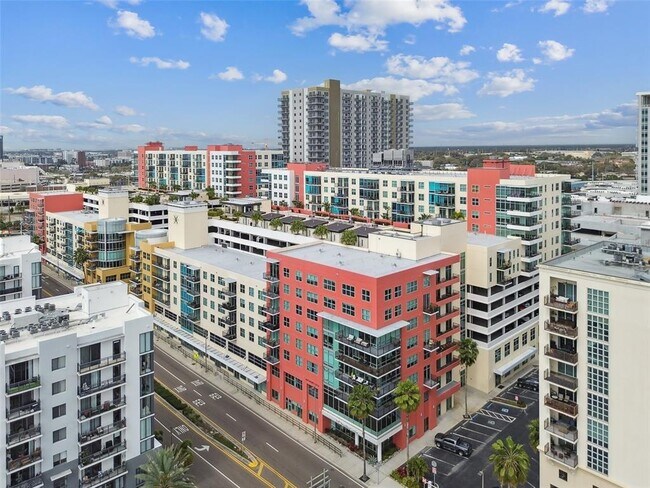 Building Photo - 1208 E Kennedy Blvd