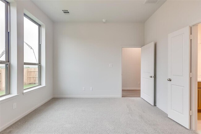 Building Photo - 232 Blackborrow Dr