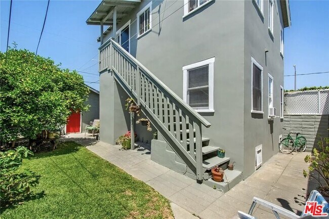 Building Photo - 3883 S Gramercy Pl
