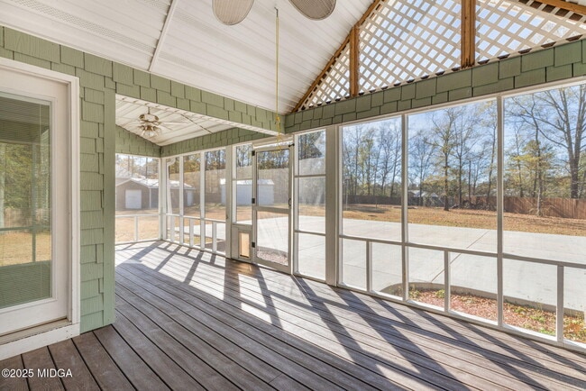 Building Photo - 108 Van Dyke Cove