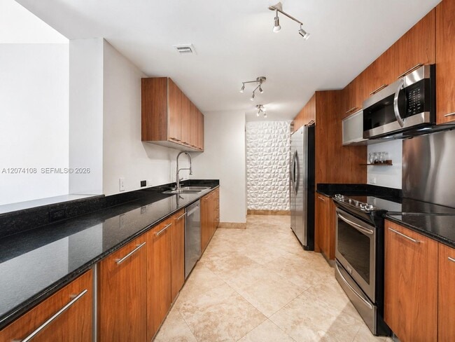 Building Photo - 3000 NE 188th St