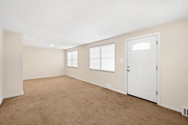 Building Photo - AVAILABLE FOR AUGUST 7TH!! Don't miss this FANTASTIC 1-bedroom in Penn Hills!