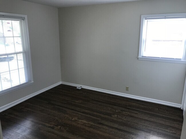 Building Photo - 4 Seminole Dr