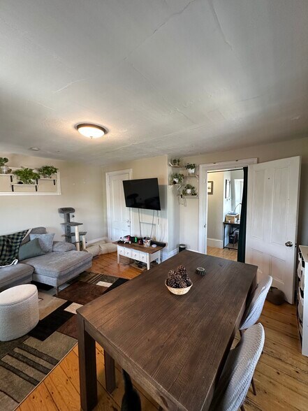 Building Photo - 282 Summer St