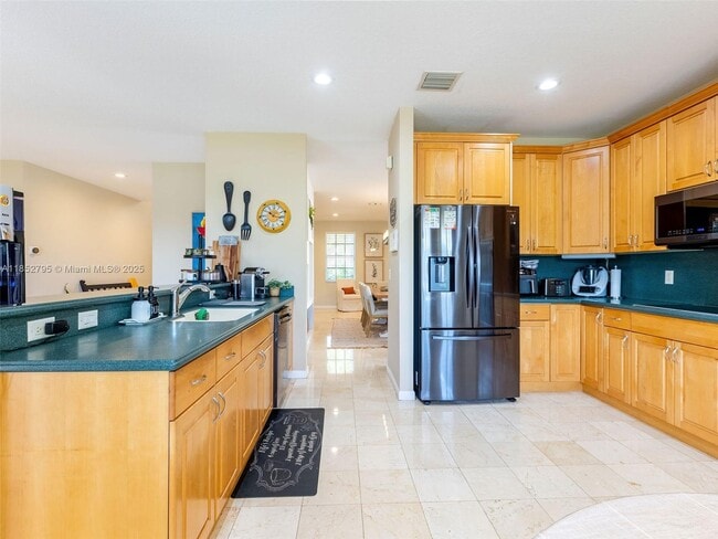 Building Photo - 665 Nandina Dr