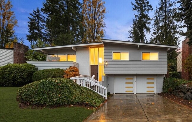 Primary Photo - 201 165th Ave NE