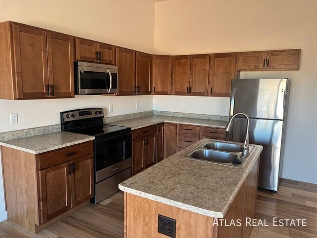 Building Photo - 827 S Laurue Dr