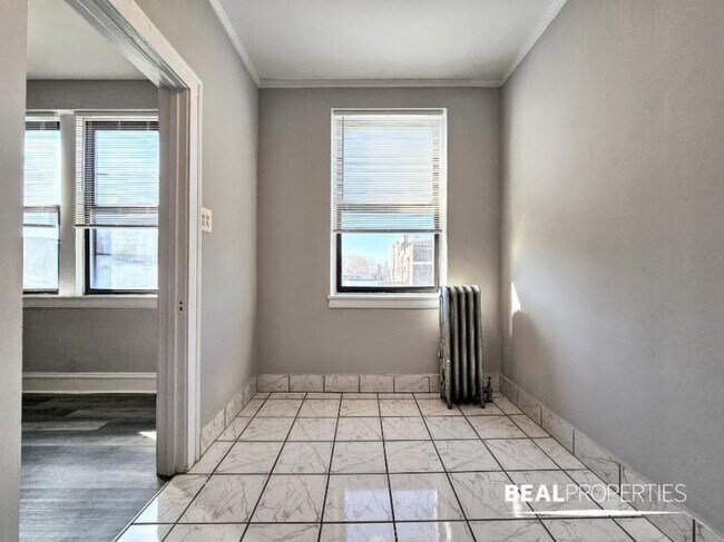 Building Photo - 1 bedroom in CHICAGO IL 60625