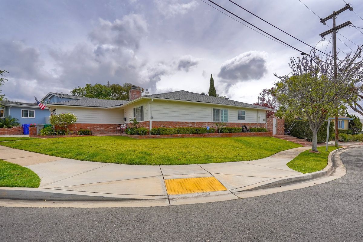 Building Photo - 2511 Meadow Lark Dr