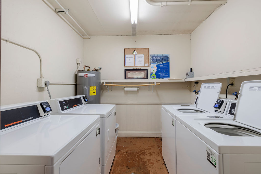 Building Photo - 715 20th St