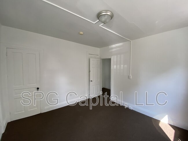 Building Photo - 220 W Jackson St