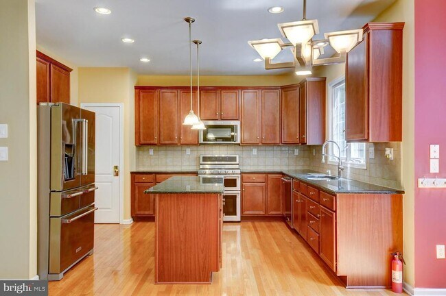 Building Photo - 45 Lockwood Dr