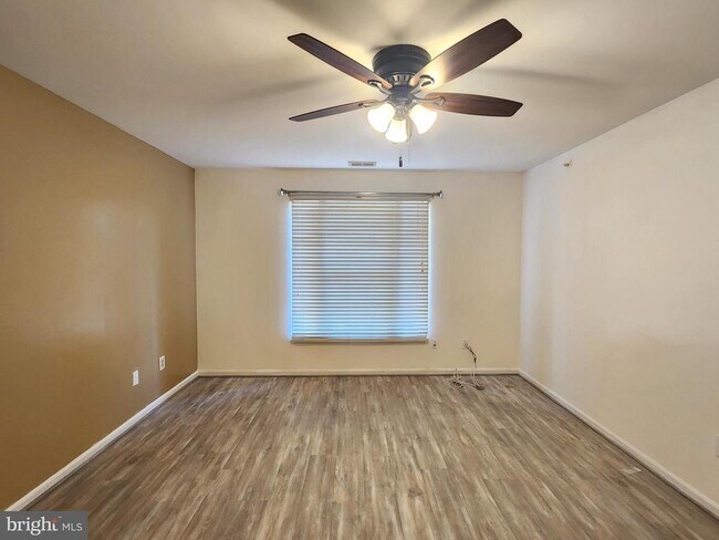 Building Photo - 13 Locust Path Ct