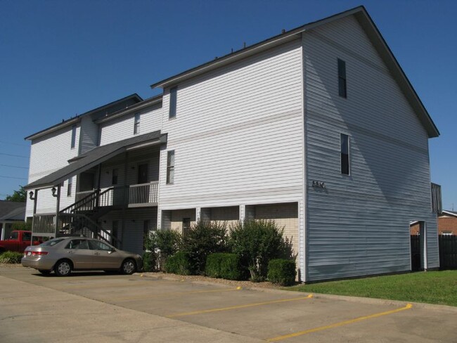 Primary Photo - KENWOOD POINTE: Water/Sewer Included!!