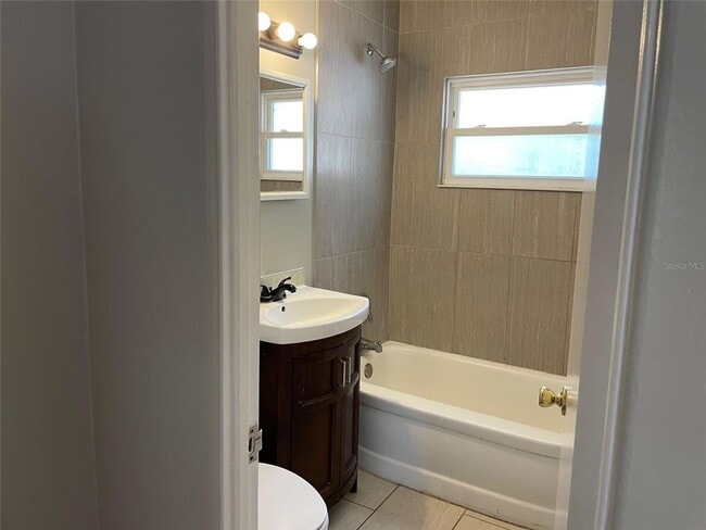 Building Photo - Charming 2 Bedroom, 1 and a 1/5 Bath Home ...